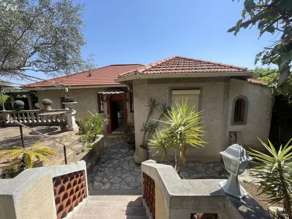 Vends villa - 132 m² - 5 pièces, 3 chambres - Toulon 83100
