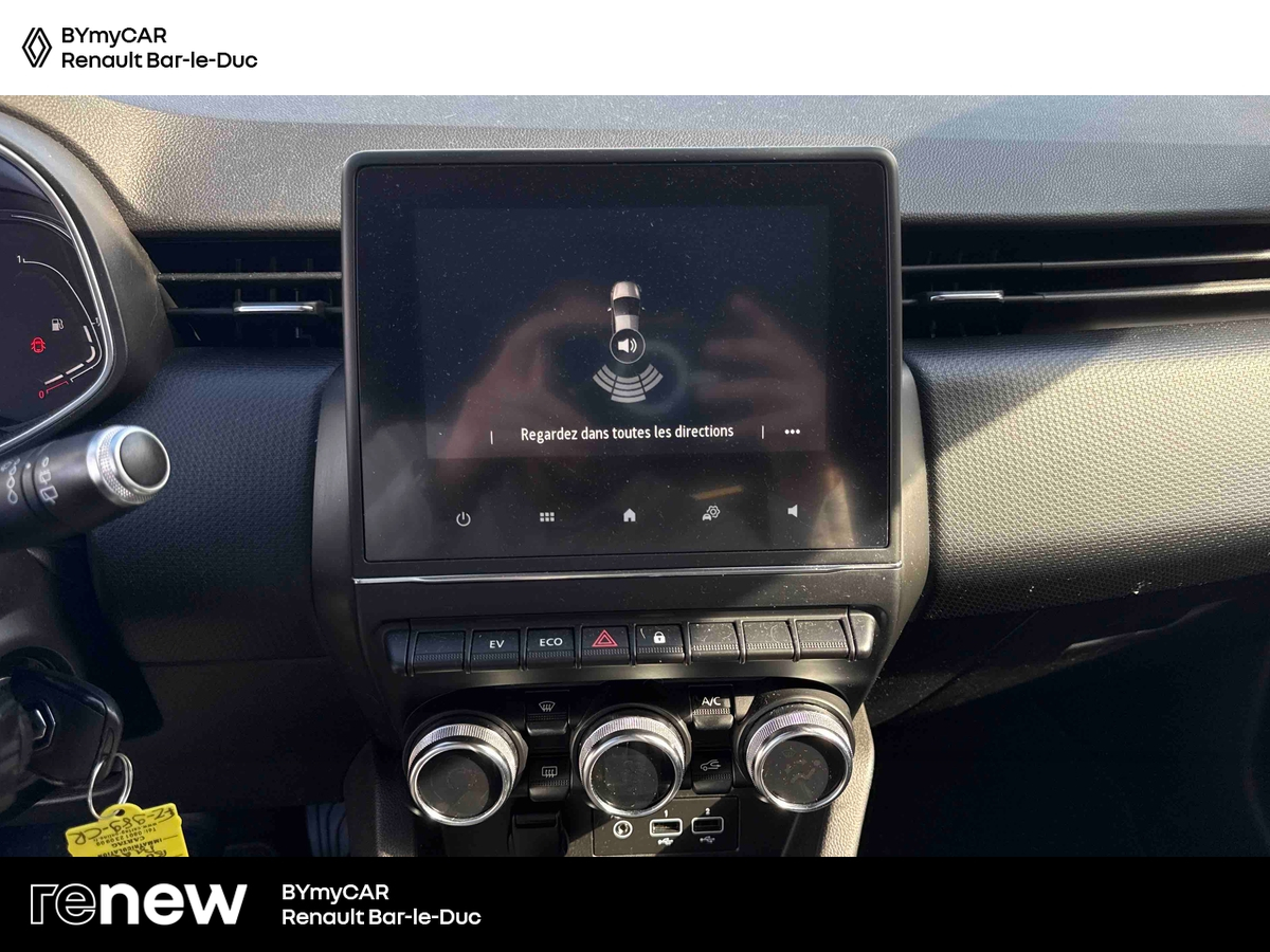 Renault Clio E-Tech 140 - 21 — photo 19
