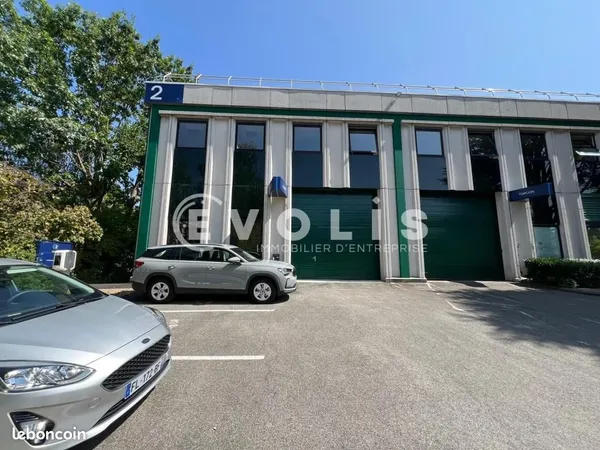 Local bureaux 746 m²