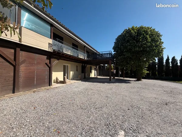 Superbe T2 avec extérieur refait à neuf - Saint-Laurent-d'Agny