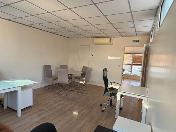 Bureaux 50m2 - Levallois - parking - climatisation - balcon -