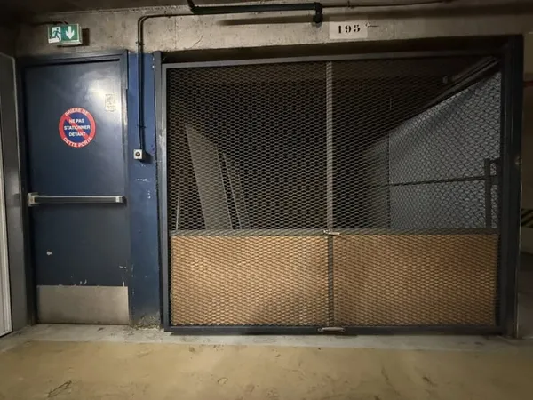 Parking boxé en sous sol avec accès sécurisé