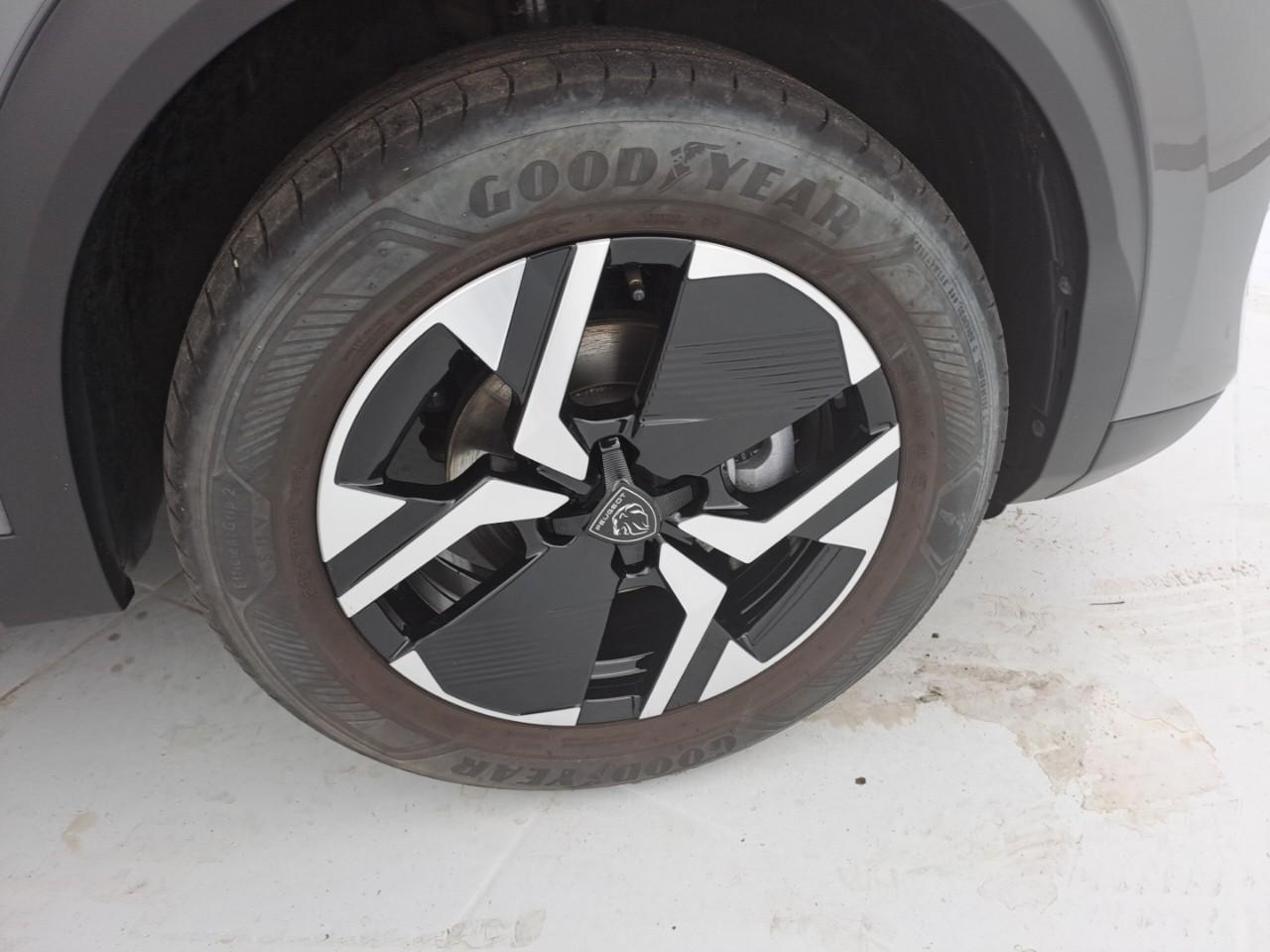 Peugeot 2008 puretech 130 s&s eat8 gt — photo 17