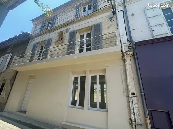 Maison de ville rénove à neuf centre ville ruelle sur Touvre