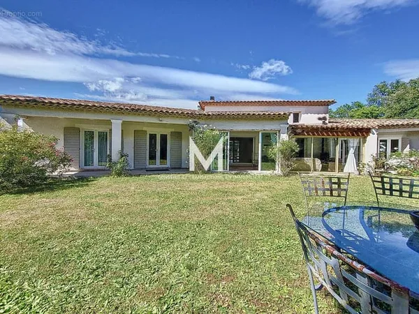 Maison 7 pièces 205 m² à vendre à Plan-De-La-Tour (83120)