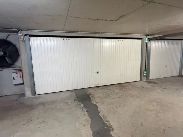 Garage double sécurisé à louer dans la résidence Bristol Park, en plein centre de Cannes