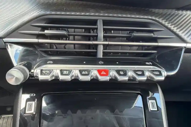 Peugeot 208 hybrid 110 ch e-dcs6 — photo 30