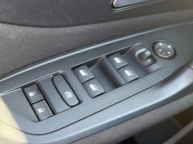 Peugeot 308 puretech 130ch s&amp;s eat8 active pack — photo 20
