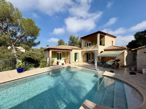 Nîmes Camplanier, belle villa T5 avec piscine sur terrain de