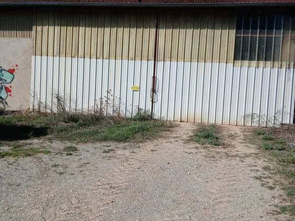 Hangard agricole proche valence