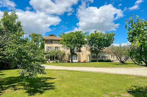 Maison 17 pièces 390 m²