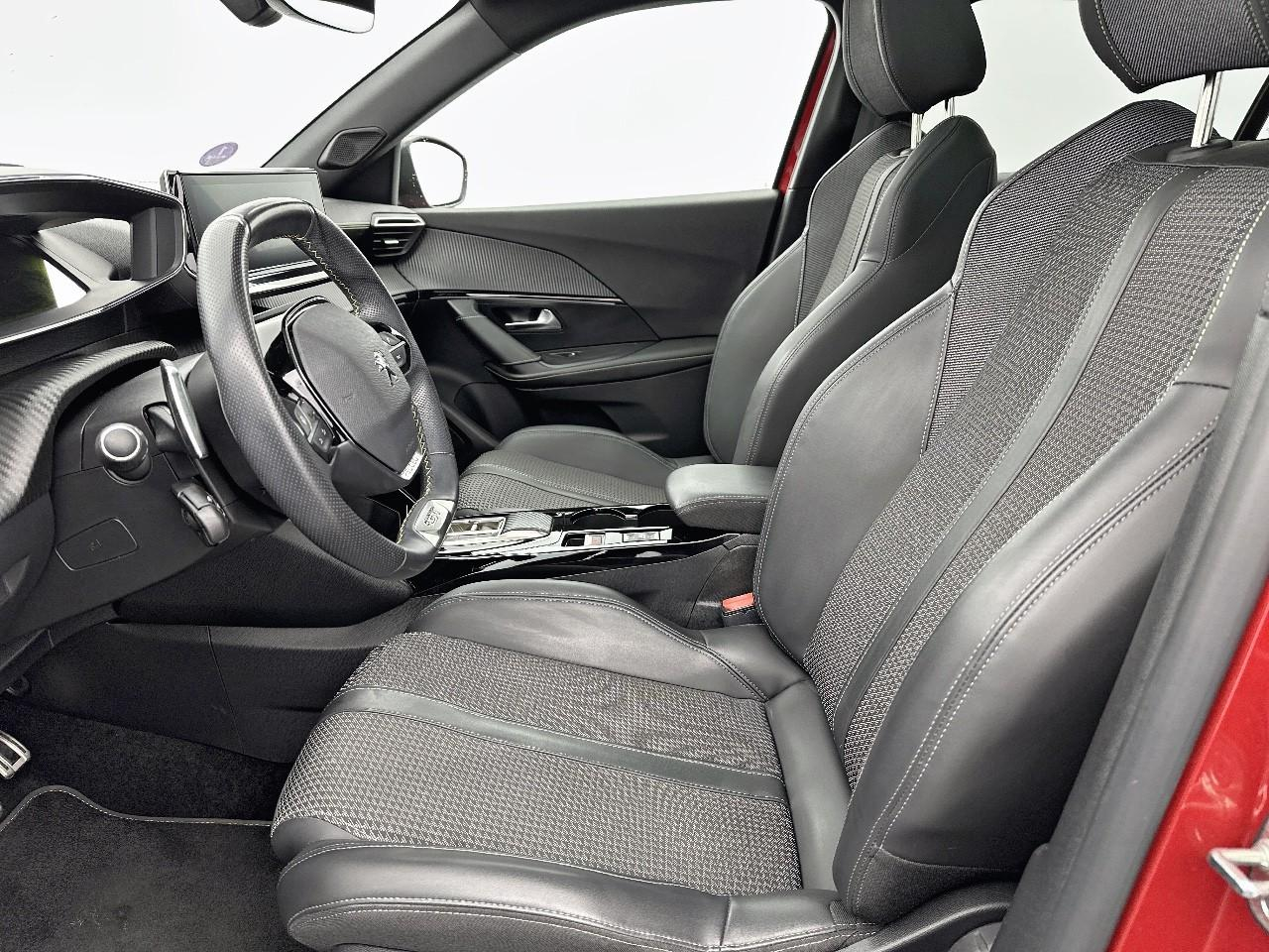 Peugeot 2008 puretech 130 s&s eat8 gt — photo 9