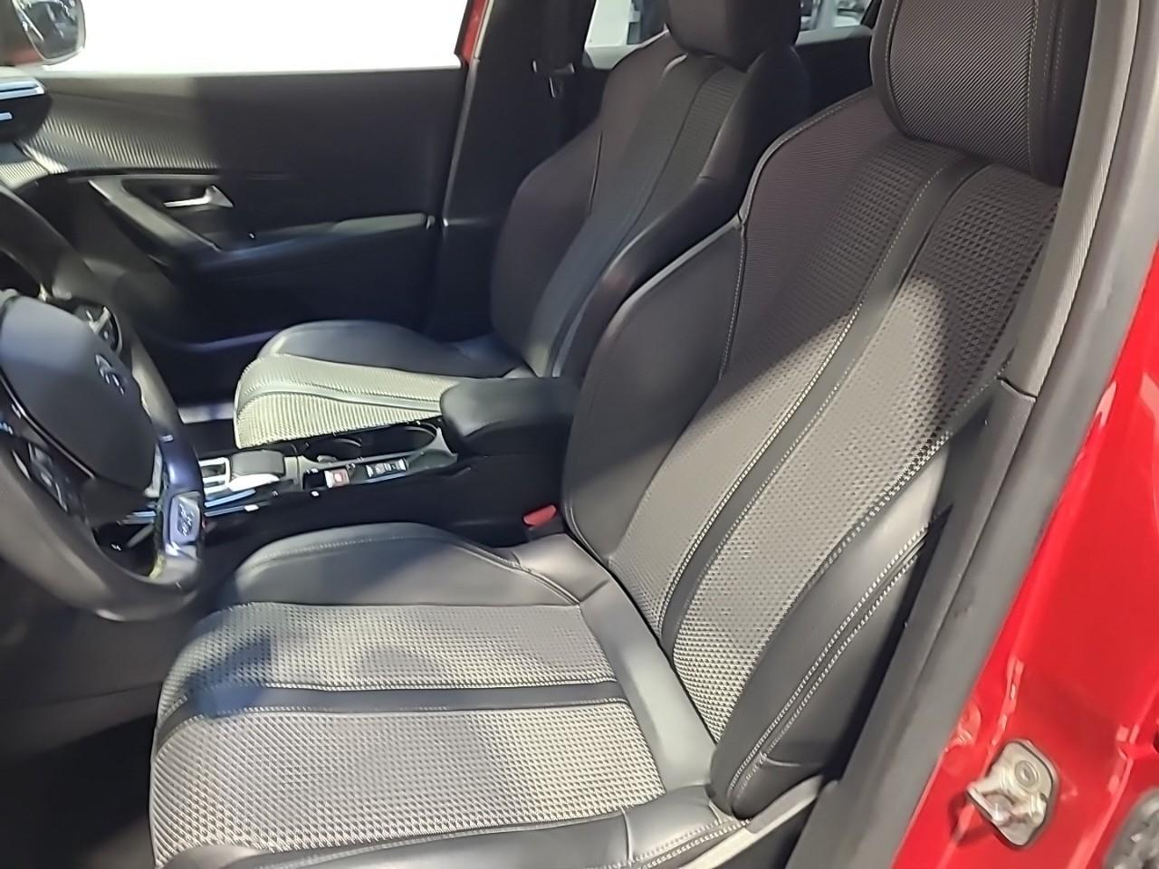 Peugeot 2008 puretech 130 s&s eat8 gt — photo 10