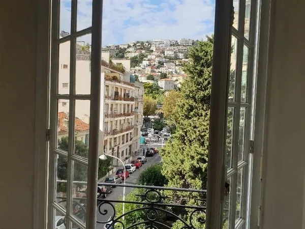 F1 de 30m² entièrement rénové à Nice