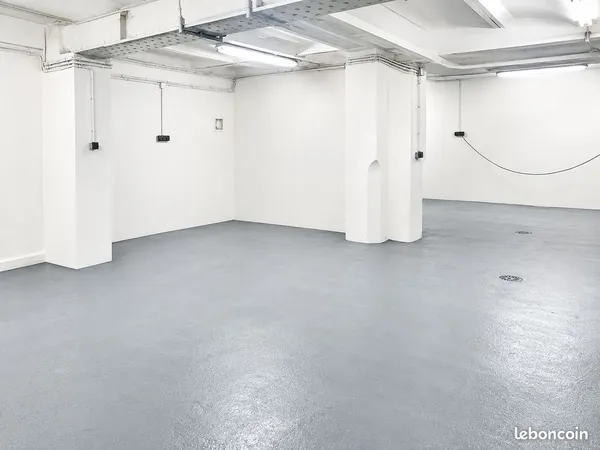 ETOILE / ARC DE TRIOMPHE - Local 135m2 - Stockage / Logistique/ Collection / Monte-charge