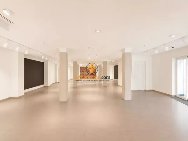 Local commercial 648 m²