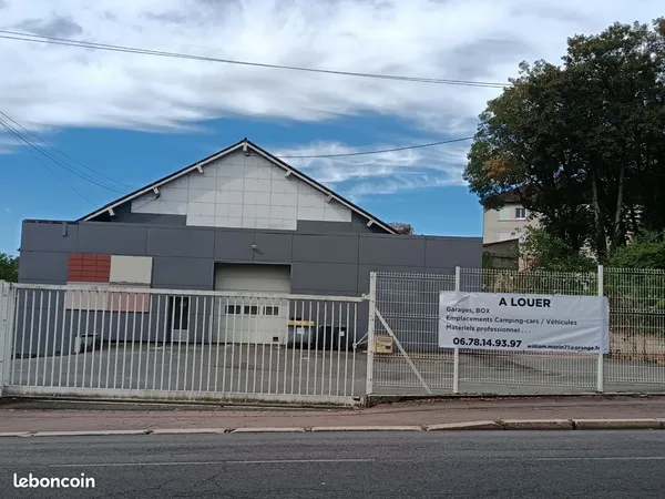 Local d’activité et entrepôt Location Montchanin  400m² 2500€