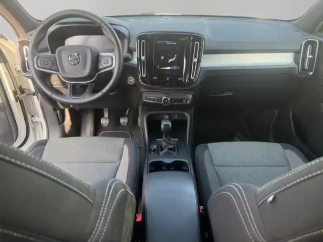 Volvo Xc40 t2 129ch momentum — photo 10
