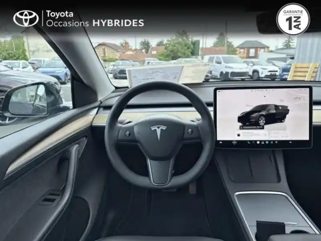 Tesla Model Y standard rwd — photo 9