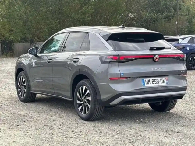 Volkswagen T-Roc fl nouveau nf 1.5 etsi hybrid 116ch d — photo 3