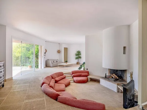 Maison de plain-pied 8 pièces 245 m²