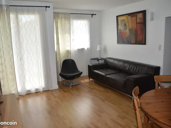Appartement T4 Loudun chauffage et eau inclus
