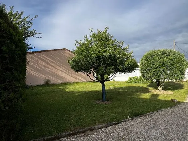 Terrain à bâtir de 300 m² à VILLENAVE-D'ORNON (33)
