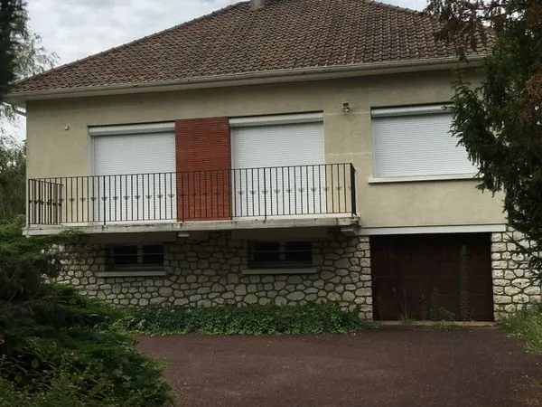Loue emplacement de parking extérieur vacances dans propriété