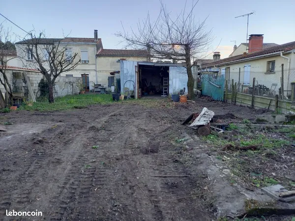 Terrain et garage Pauillac