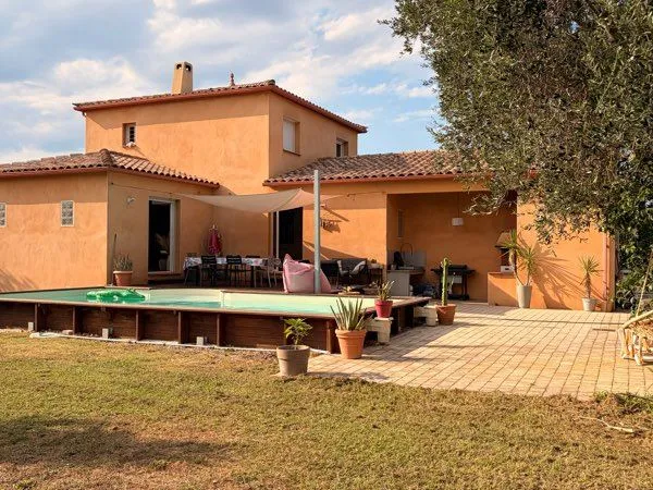 CLAIRA - Villa 4 faces entièrement rénovée avec piscine sur terrain de 1 746 m²