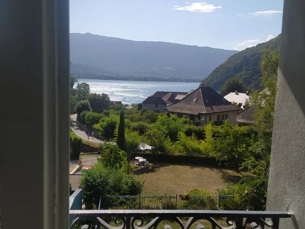 Appartement de standing meublé et rénové récemment de 120m² Talloires à 2 minutes du lac