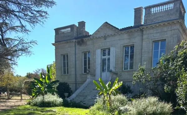 Aux portes de Bordeaux — Domaine confidentiel de 12,5 ha, 642 m² habitables, dépendances et multiple