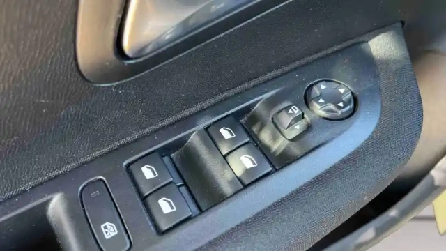 Peugeot 208 puretech 75 s&amp;s bvm5 — photo 20