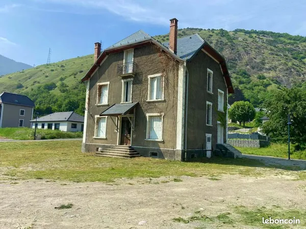 Maison de caractère 230 m² à rénover - Fort potentiel locatif - L'Échaillon