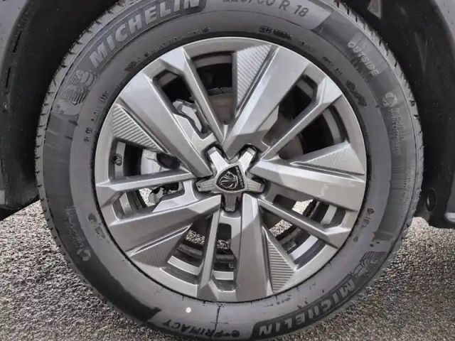 Peugeot 3008 hybrid 145 e-dcs6 — photo 13