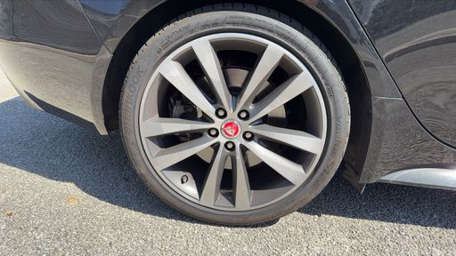 Jaguar XE 2.0 D - 180 CH AWD BVA8 - R-Sport – 2017 – 106953 km – Diesel – Boîte Automatique — photo 53
