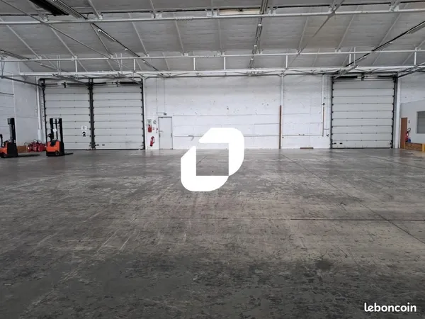 Local d'activité 820 m²