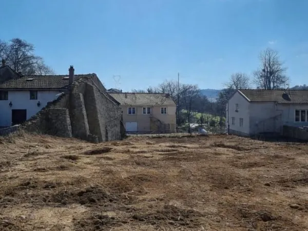 Terrain à bâtir.