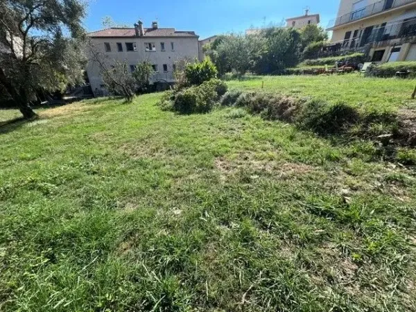Terrain 340 m²
