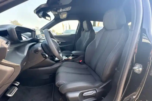 Peugeot 2008 hybrid 145 e-dcs6 — photo 9