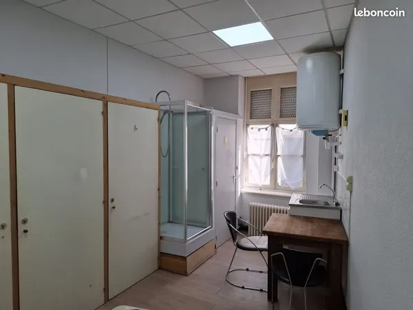 Studio équipé + pièce de rangement