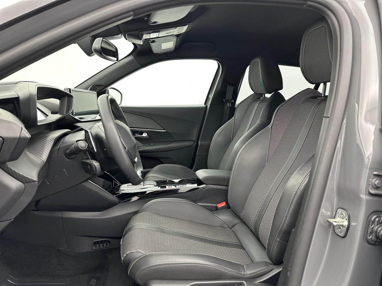 Peugeot 2008 hybrid 136 e-dcs6 gt — photo 9
