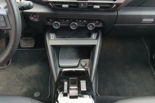 Citroën C4 e- 136 ch automatique — photo 19