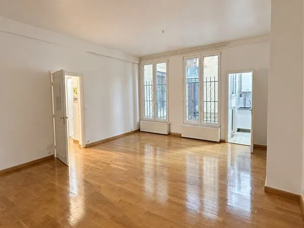 Appartment Paris,3eme 1600