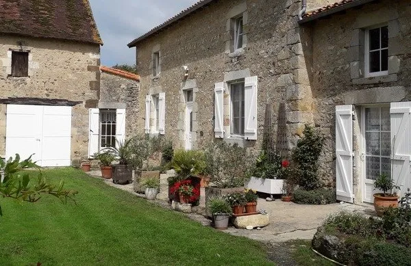 Maison - Plain-pied - Dépendances - 86500 - MONTMORILLON