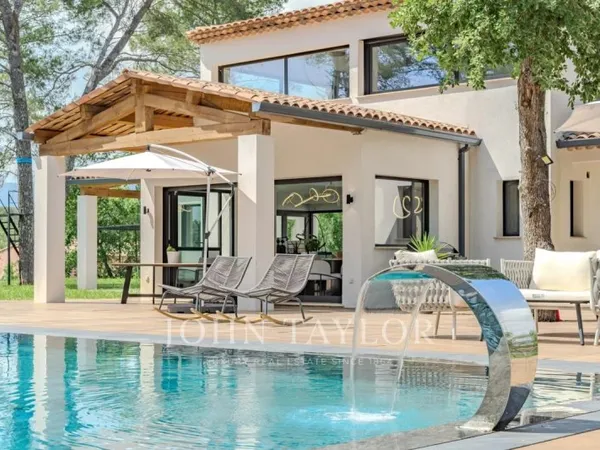 Tourrettes proche Golf des Terres Blanches - maison d'architecte neuve