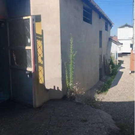 Rare à la vente - Local commercial de 420 m² à Oullins (69600), proche métro