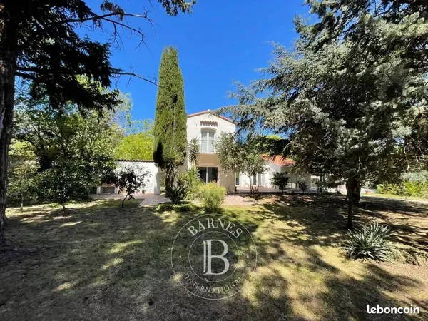 Villa 8 pièces 260 m²