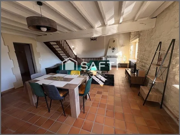 MAISON avec deux logemets en centre bourg de SAINT JULIEN , possibilité bureau ou profession liberal
