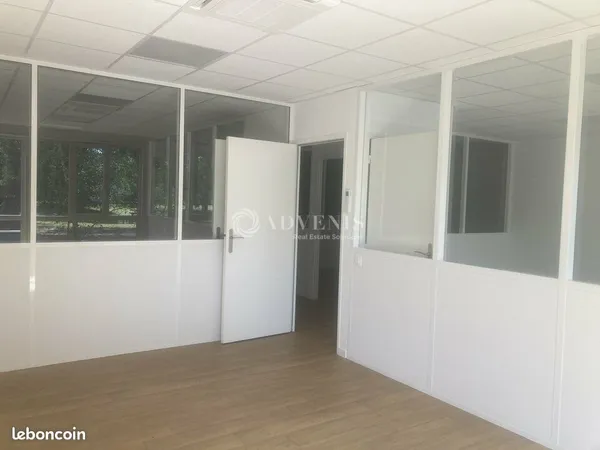 Bureau 250 m²